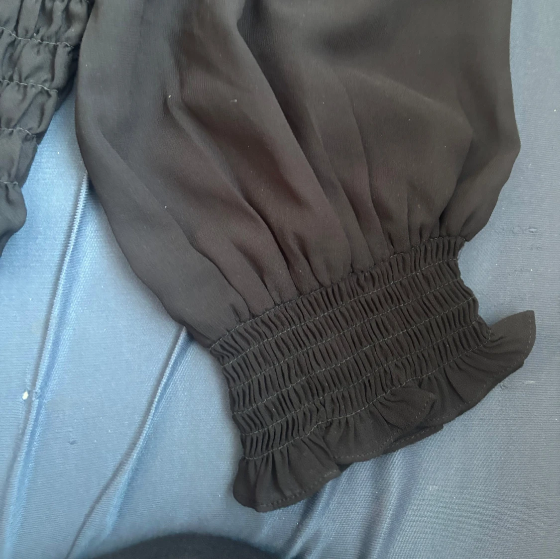 Svart offshoulder blus  - 4