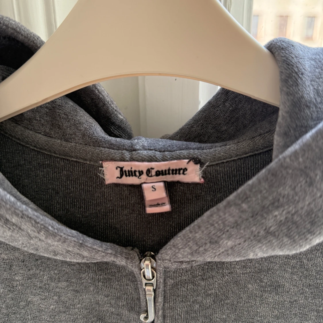Grå Juicy Couture hoodie med strass - 2