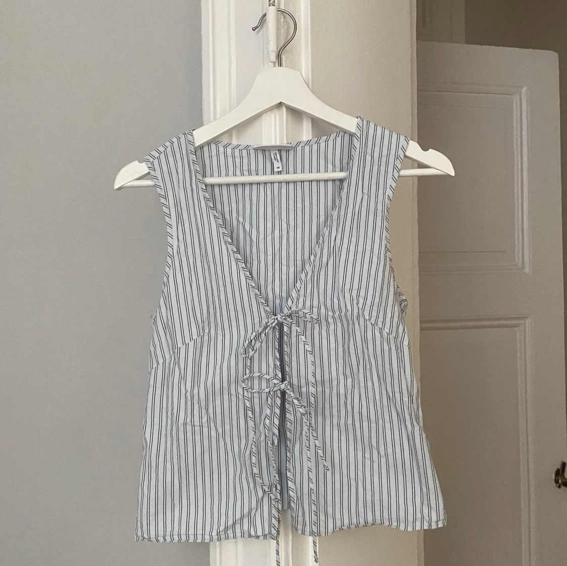 Randig linnetopp från Weekday