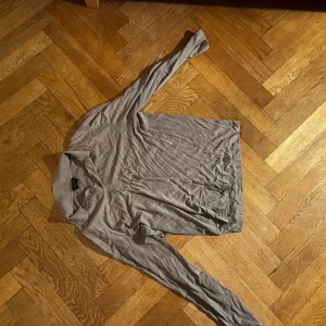 Beige pikétröja massimo dutti  - Snygg beige pikétröja från Massimo dutti