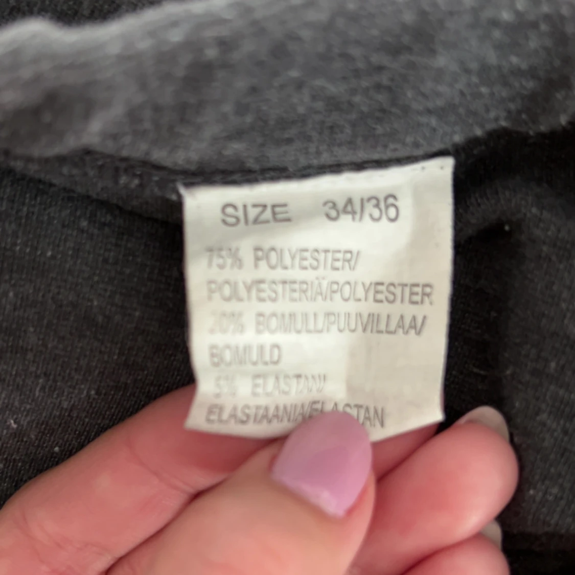 Mörkgrå kort kjol med slits - 2