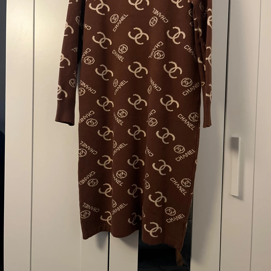 Brun långärmad  klänning - 1