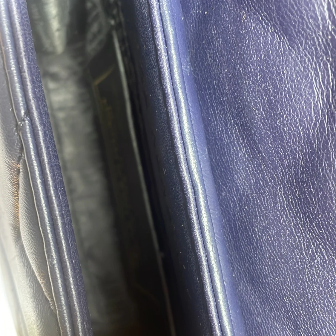 Mörkblå quiltad axelväska med kedja - 3