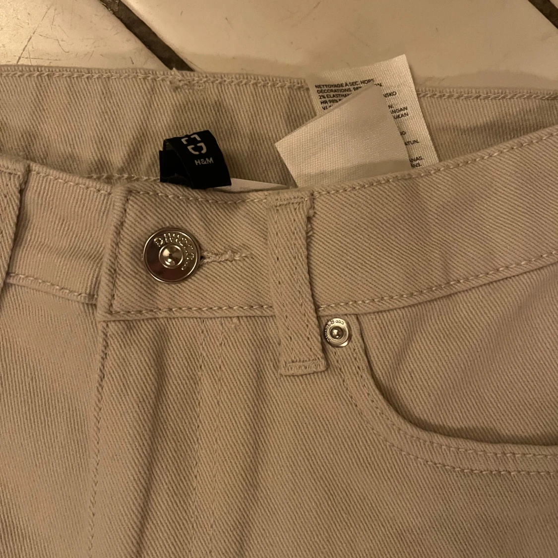 Beiga byxor från H&M - 1