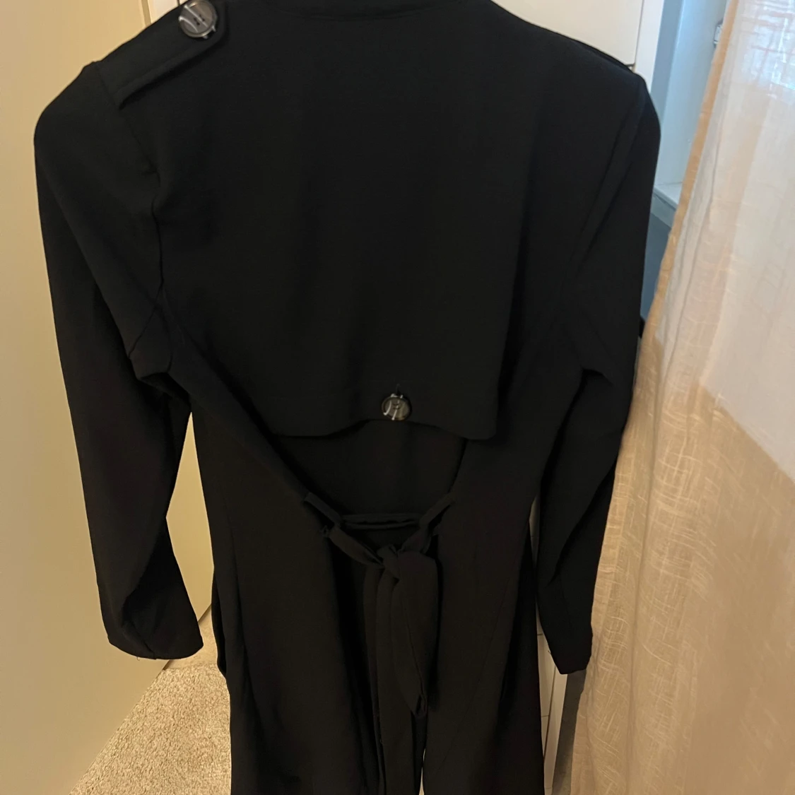 Svart trenchcoat - 2