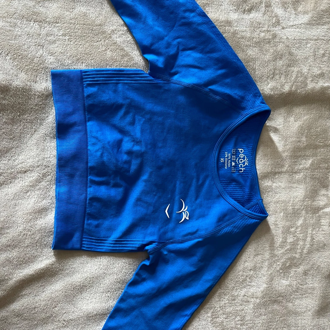 Blå croppad tröja från Peach Tech