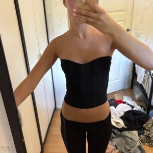 Svart tubbtopp - Säljer denna ass snygga tubbtopp i storlek xs 💕👌🏼! (Pris kan diskuteras) 