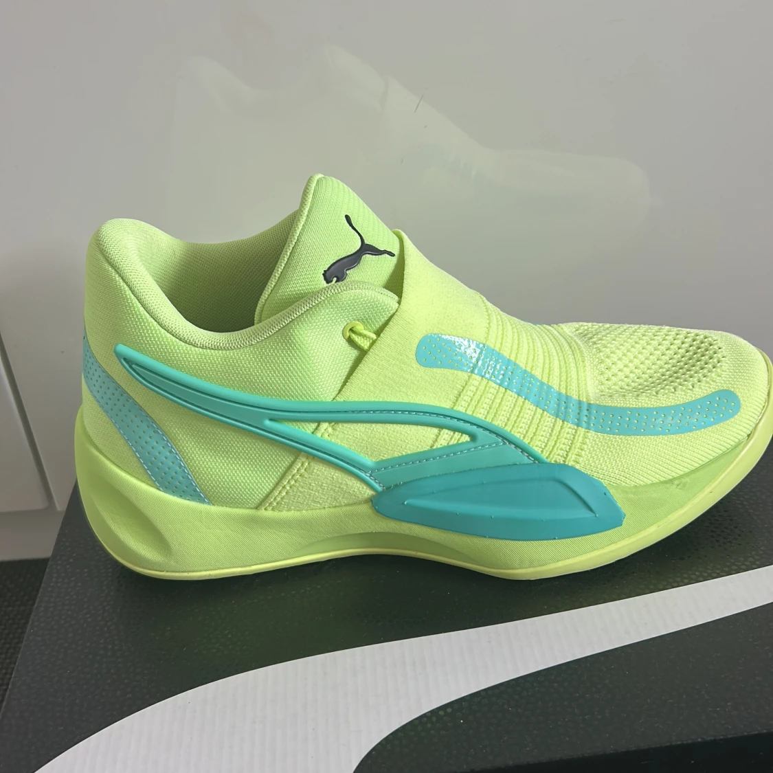 Neongula basketsneakers från Puma - 1