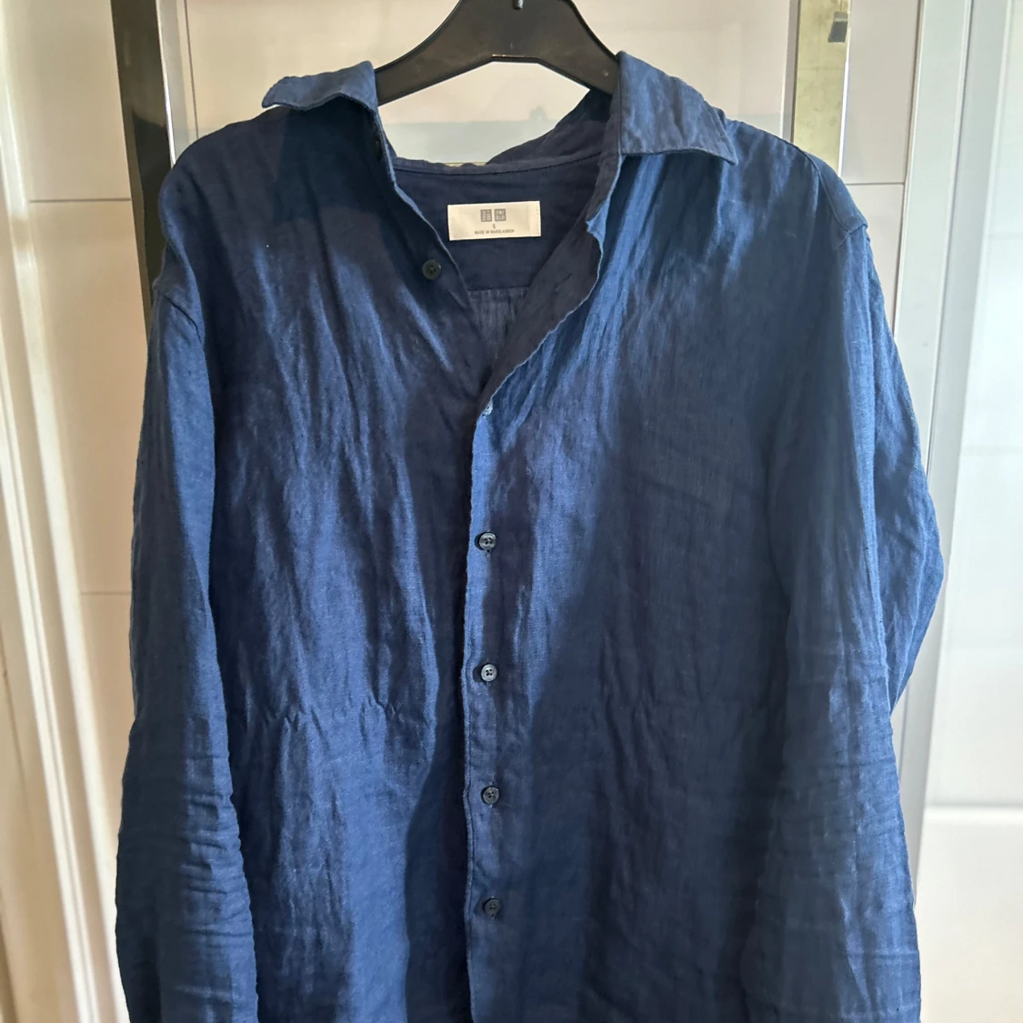 Blå linneskjorta från Uniqlo - 1