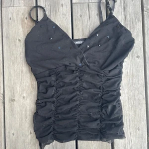 Fest topp med paljetter - Supersöt vintage fest topp med paljetter! Den är i nyskick och säljs eftersom den inte kommer till användning!🩷