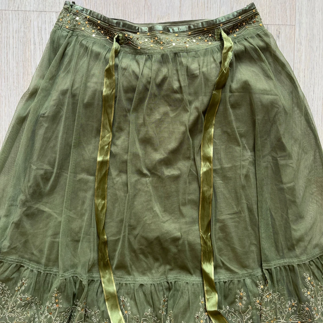 Olivgrön långkjol med paljetter - 2