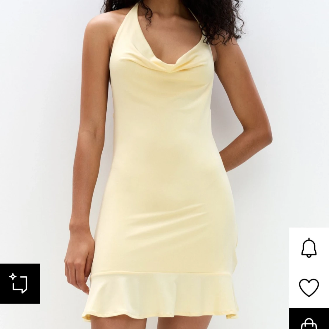 Gul kort klänning med volangkant