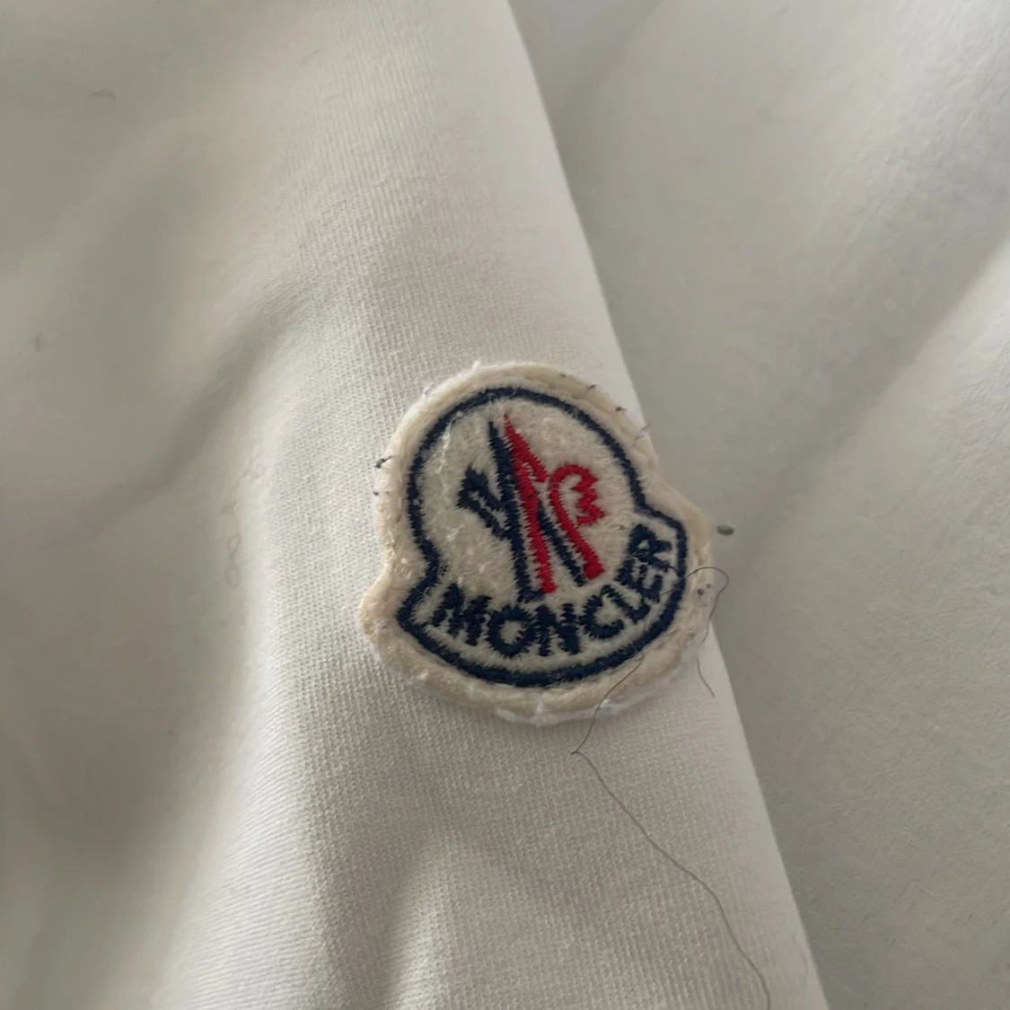 Vit sweatshirt från Moncler med ränder - 2