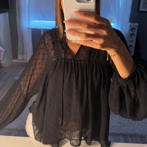 blus - svart blus! aldrig använd 😍
