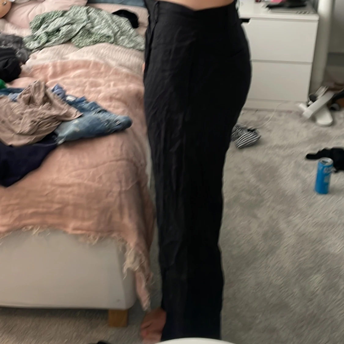 Svarta linnebyxor från Gina Tricot - 1