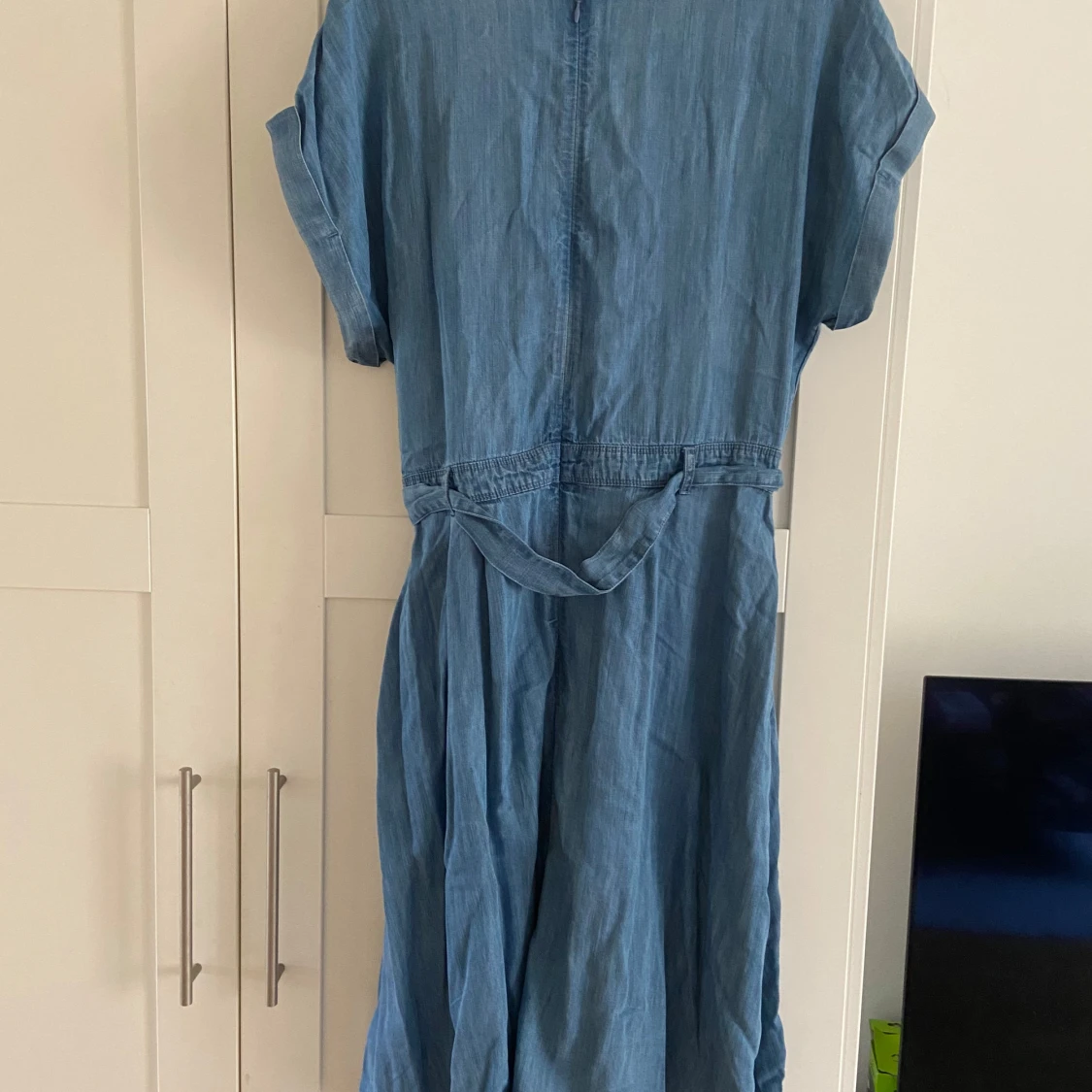 Blå klänning med knytskärp från Esprit - 1