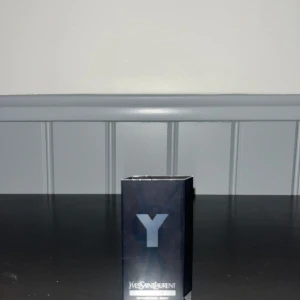 YSL Y Le parfum - YSL Y Le Parfum 1,2ml 35kr st, 1st kvar. Kan gå ner i pris vid köp av minst 2st