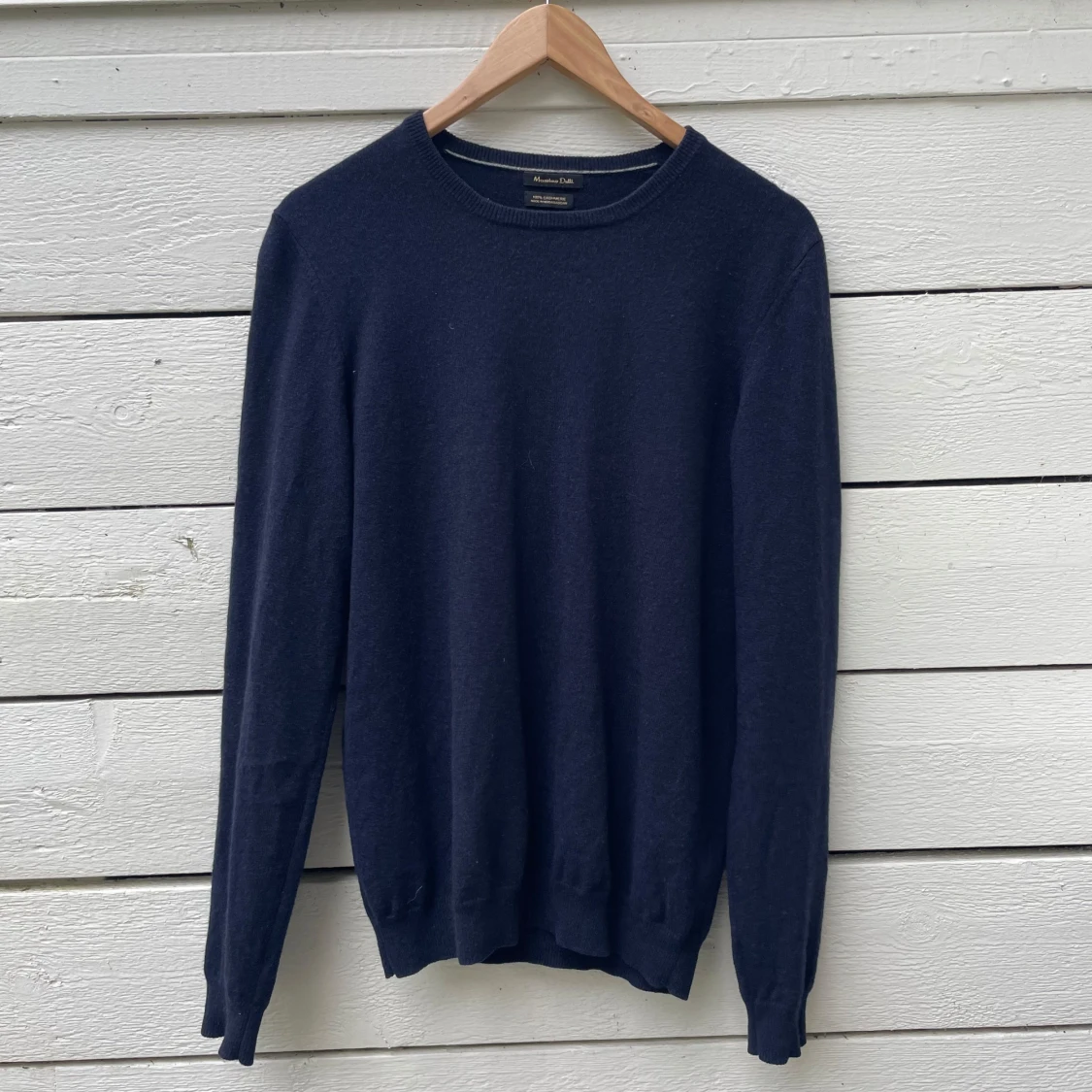 Mörkblå kashmirtröja från Massimo Dutti