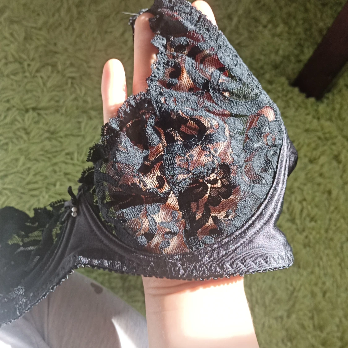 Svart spets-bh med pärldetalj - 4