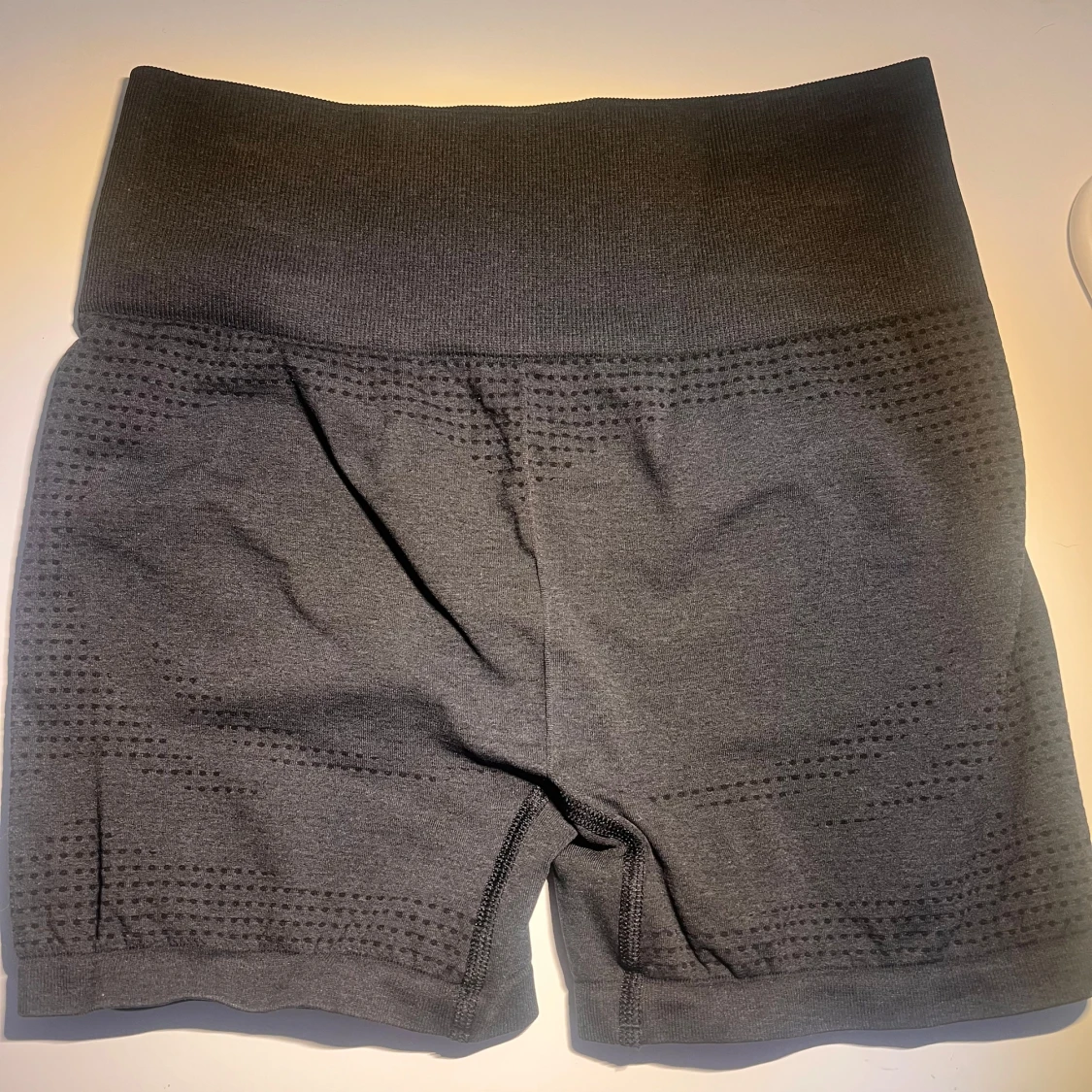 Mörkgrå seamless träningsshorts från Gymshark