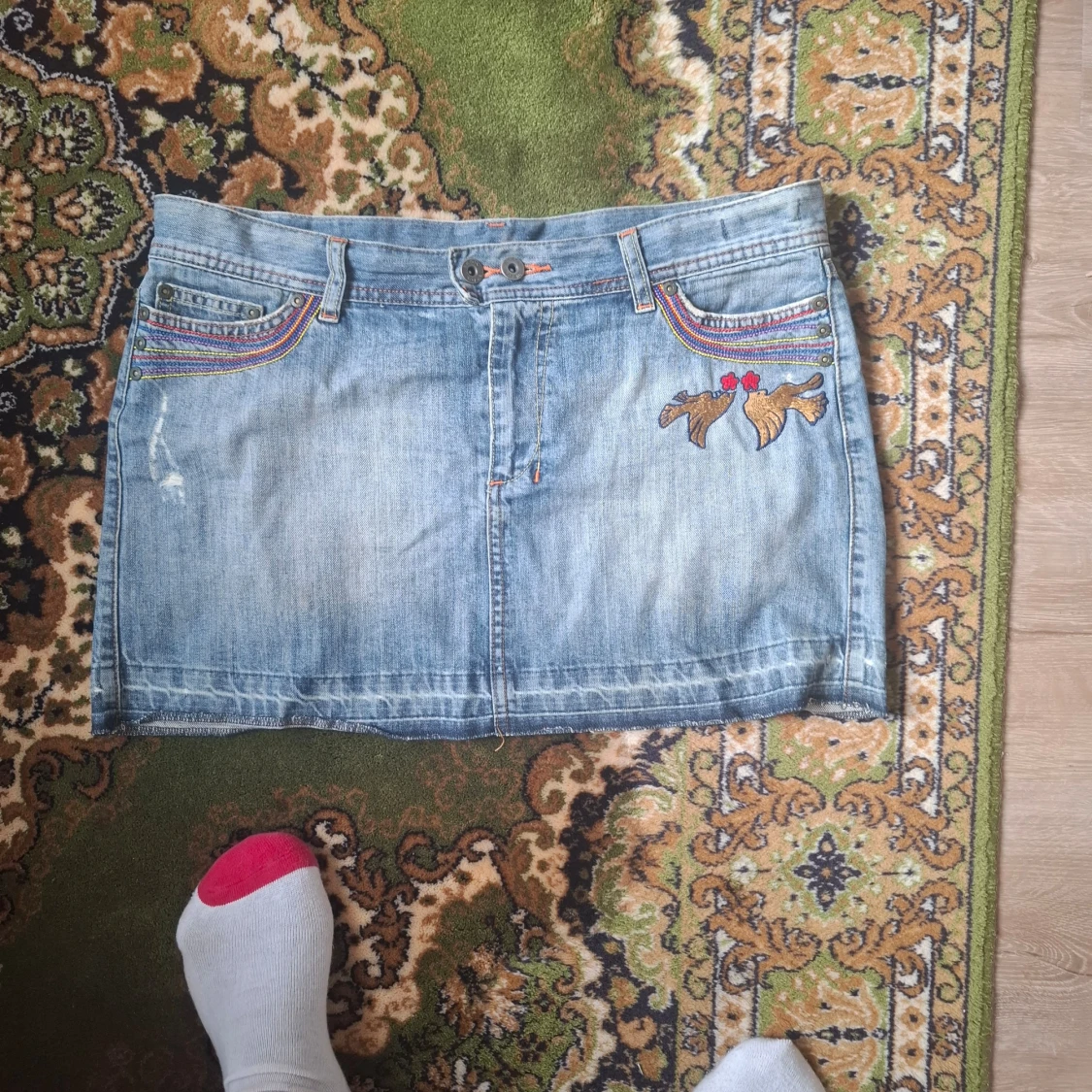 Jeanskjol med broderi och fickor - 2