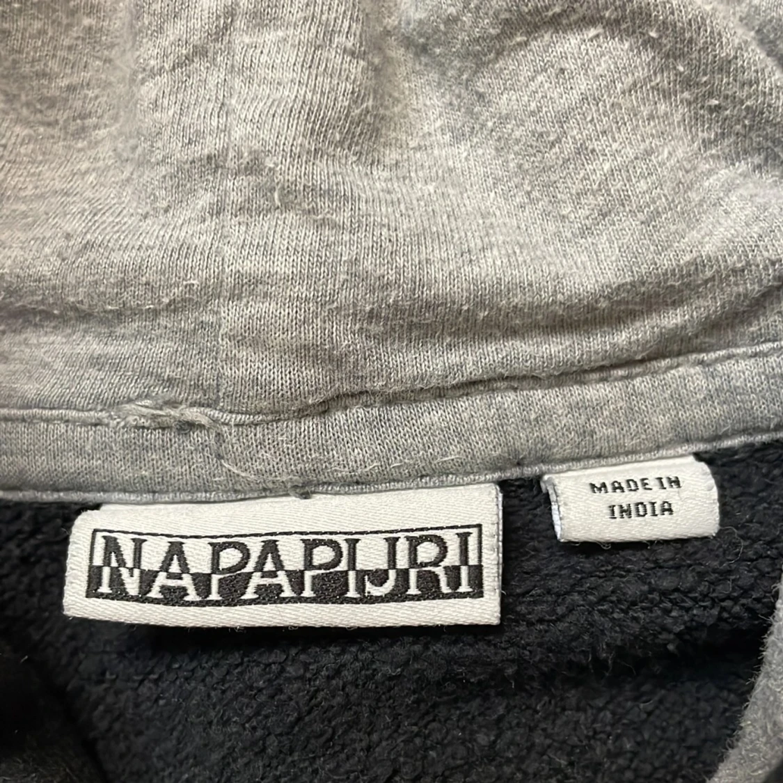 Svart hoodie från Napapijri - 92