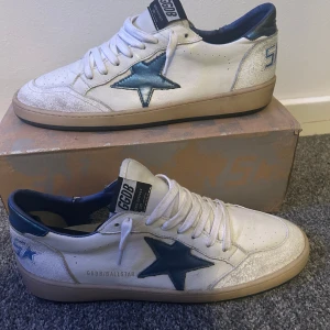 Vita sneakers från Golden Goose ballstar - Säljer ett par vita sneakers från Golden goose i modellen ball star hör av dig vid minsta fundering 🤩