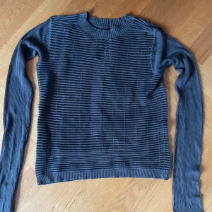 Rick Owens grey mesh sweater - Rick Owens grey sweater from S/S 15 Faun collection. See through mesh on main body. Women’s size small (size tag has been removed). In good condition, just very minor pilling on the backside, bottom right (see last photo)