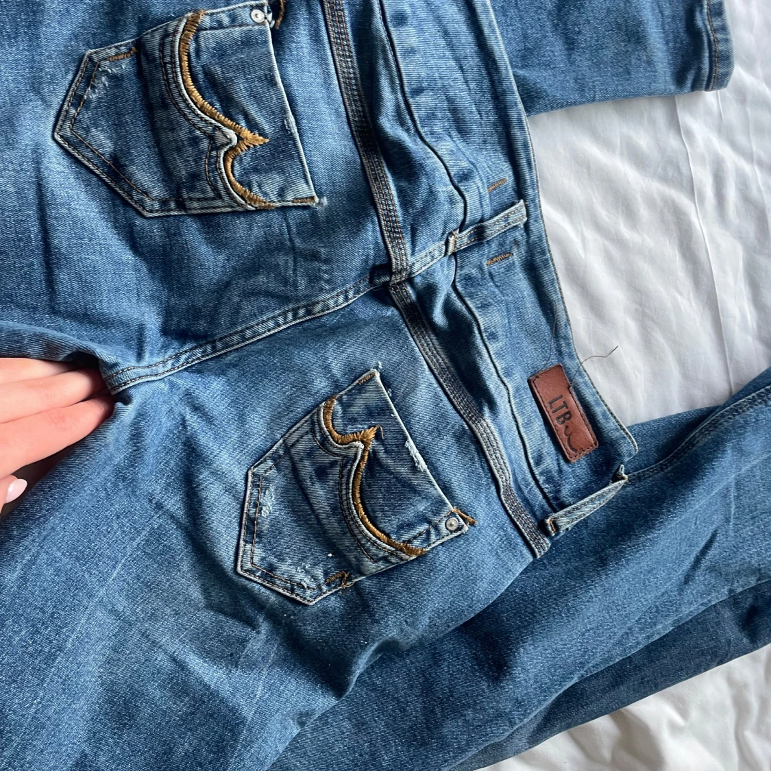 Blå bootcut jeans med slitningar från LTB - 3