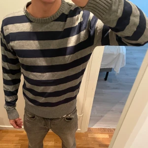 Stickad tröja - Aldrig använt, bra skick och skönt material