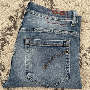 Dondup George jeans - Säljer dessa Dondup jeans i modellen George! | Skick 9/10 | Nypris +3500kr, säljer endast för 849kr | Hör av dig vid frågor!