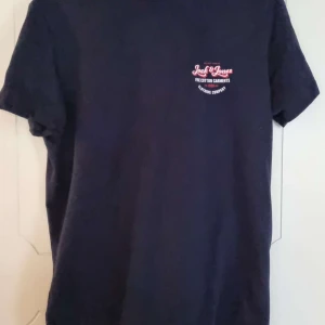 T-shirt Jack and Jones💙 Herr/man - En tshirt från jack and jones i stl M. Fint skick