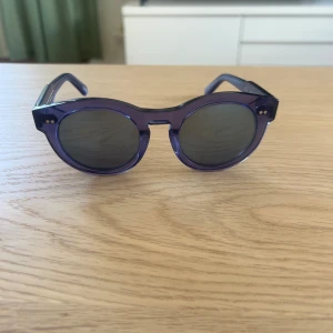 Blå glasögon Chimi spegelglas - Snygga runa blå glasögon med spegelglas från CHIMI, lite använda