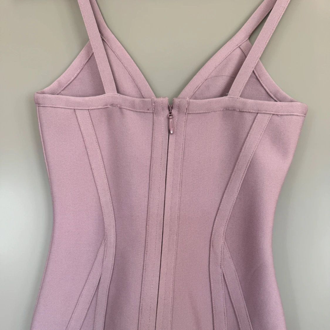 Ljuslila tight klänning från Girlcode - 2