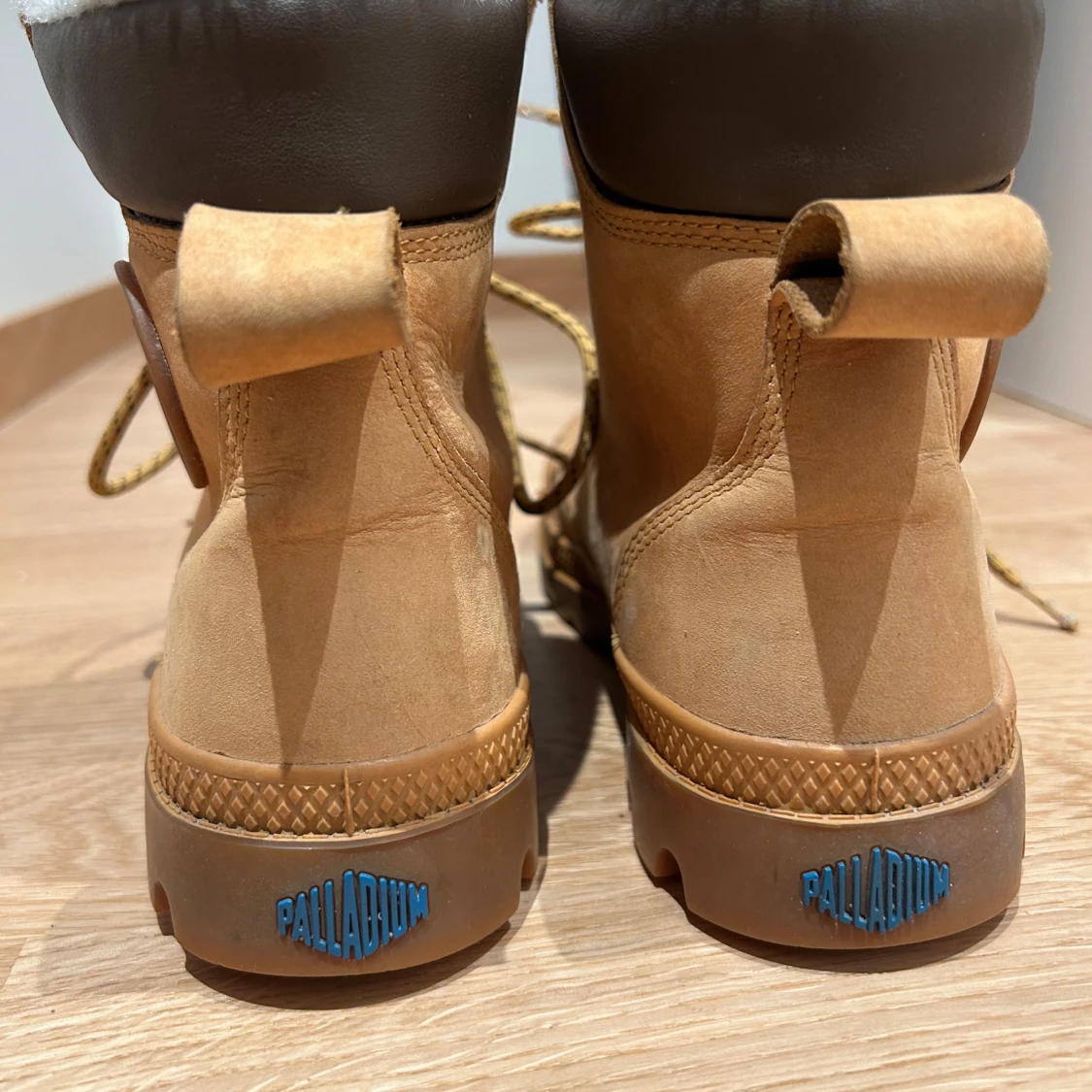 Beige boots från Palladium med foder - 1