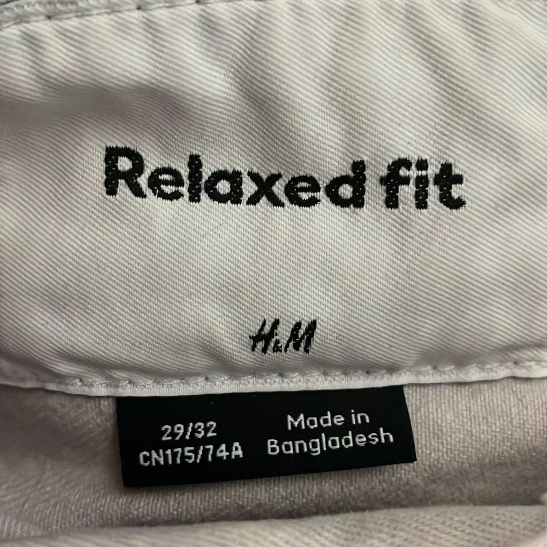 Beige/vita relaxed fit jeans från H&M - 2