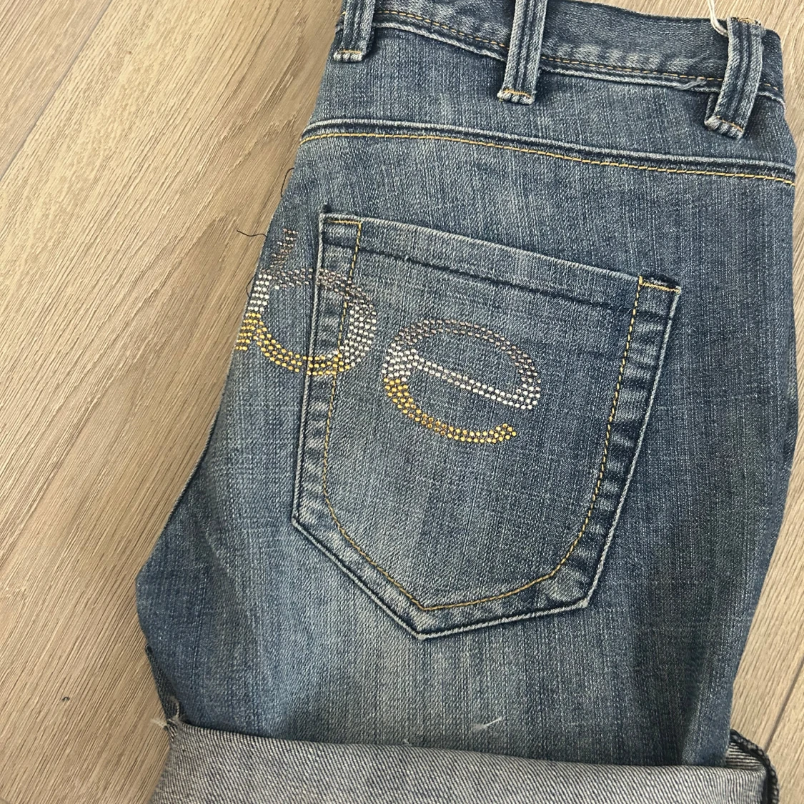 bebe lågmidjade shorts  - 2