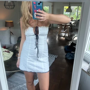 Spetsklänning - Sååå söt klänning