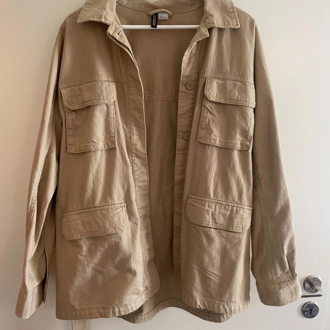 Beige jeansjacka med bälte från H&M