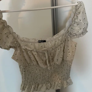 Sommar top  - Top från Gina, storlek S