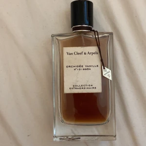 Van Cleef & Arpels parfym - Säljer min Orchidee Vanille från Van Cleef. Se bild för kvarstående mängd, skriv vid frågor :)