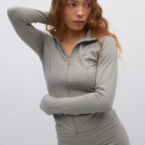 Zip tröja - Säljer soft touch zip jacket från Ginatricot. Aldrig använt, bara testat på. Tröjan är i storlek S.
