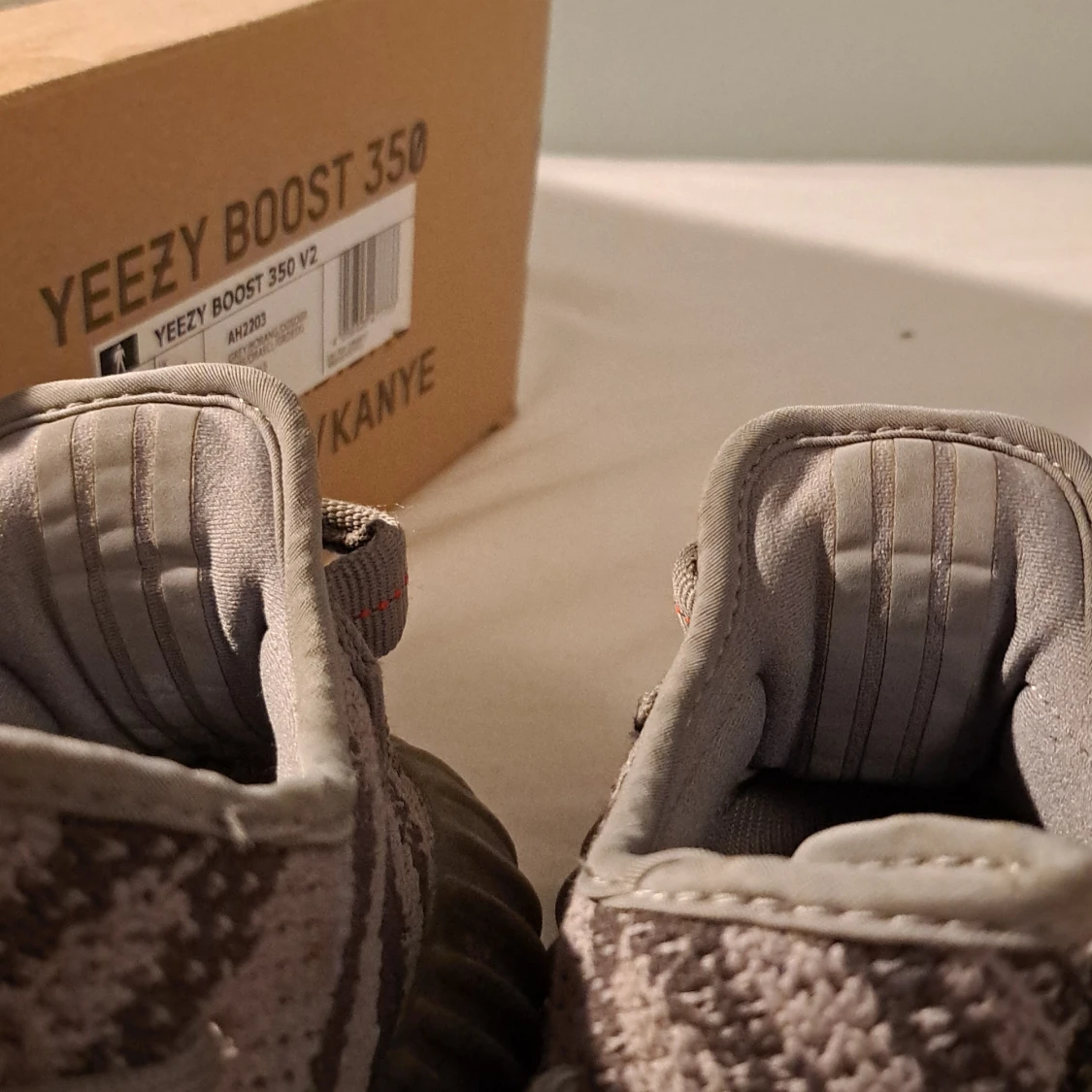 Adidas Yeezy Boost 350 V2 beluga 2.0  - 4