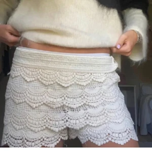Spets shorts - Vita spets shorts passar xs-m