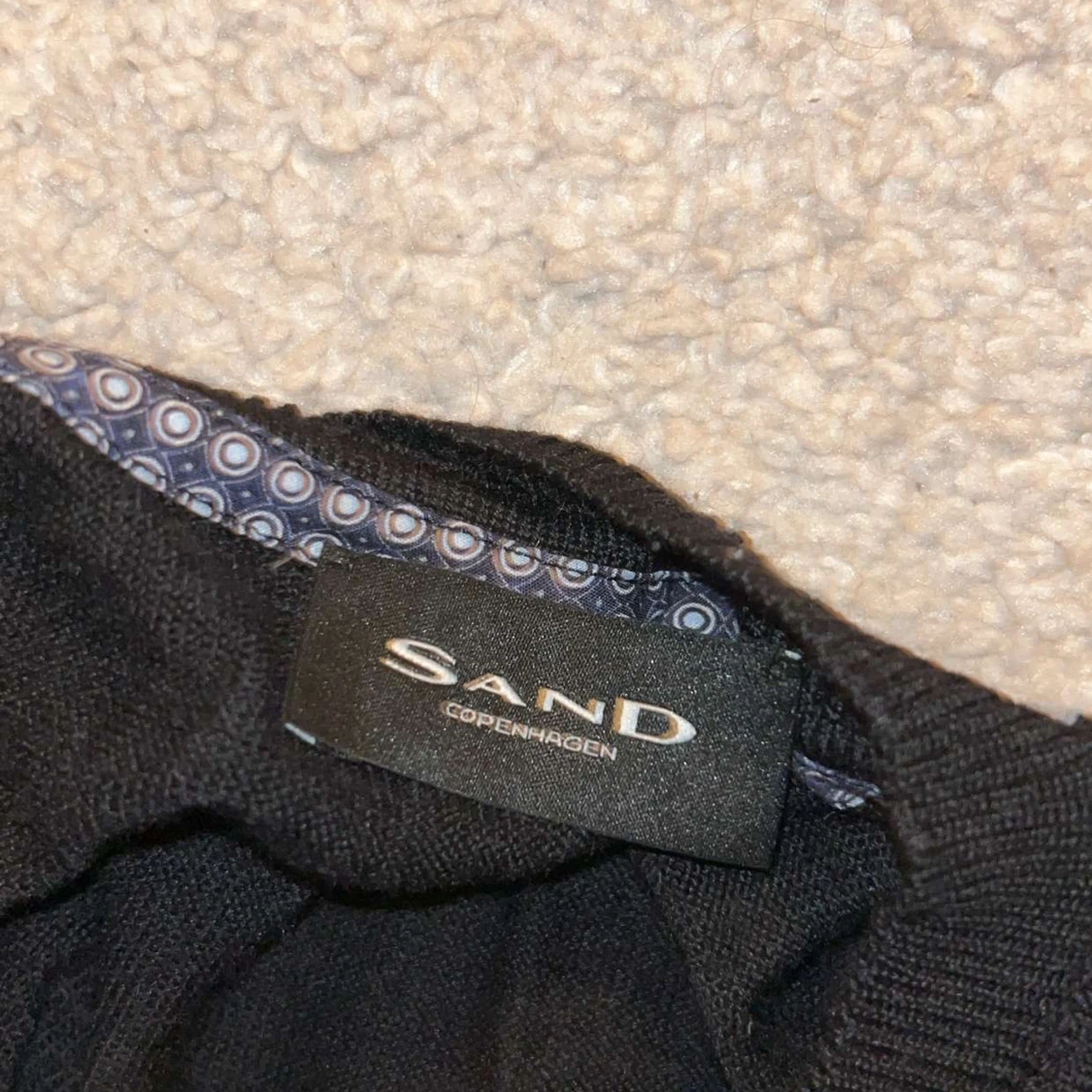 Svart Sticakd Tröja - 1