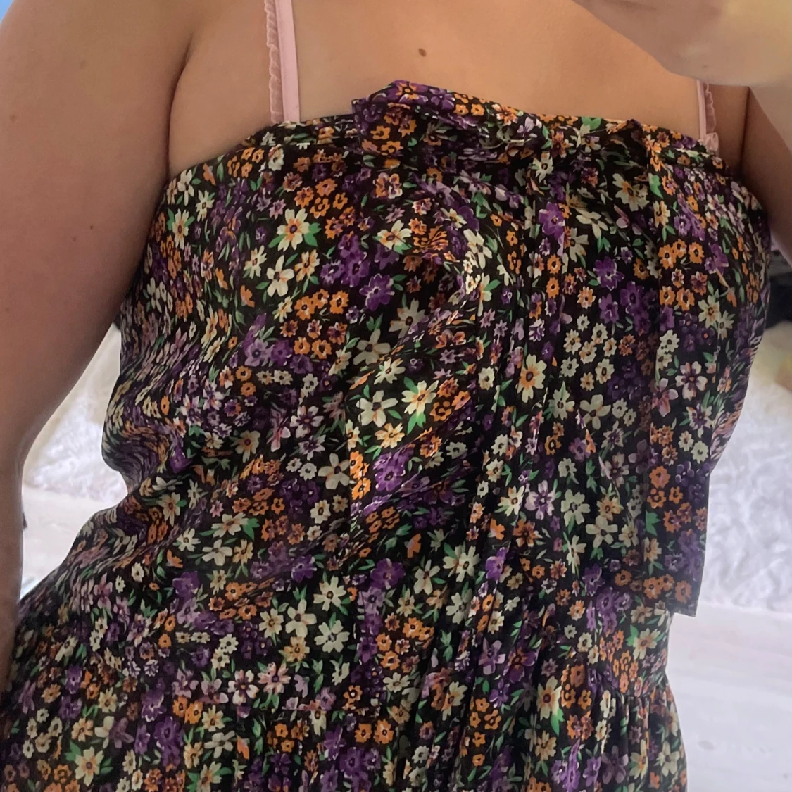 Blommig linnetopp med volang - 1