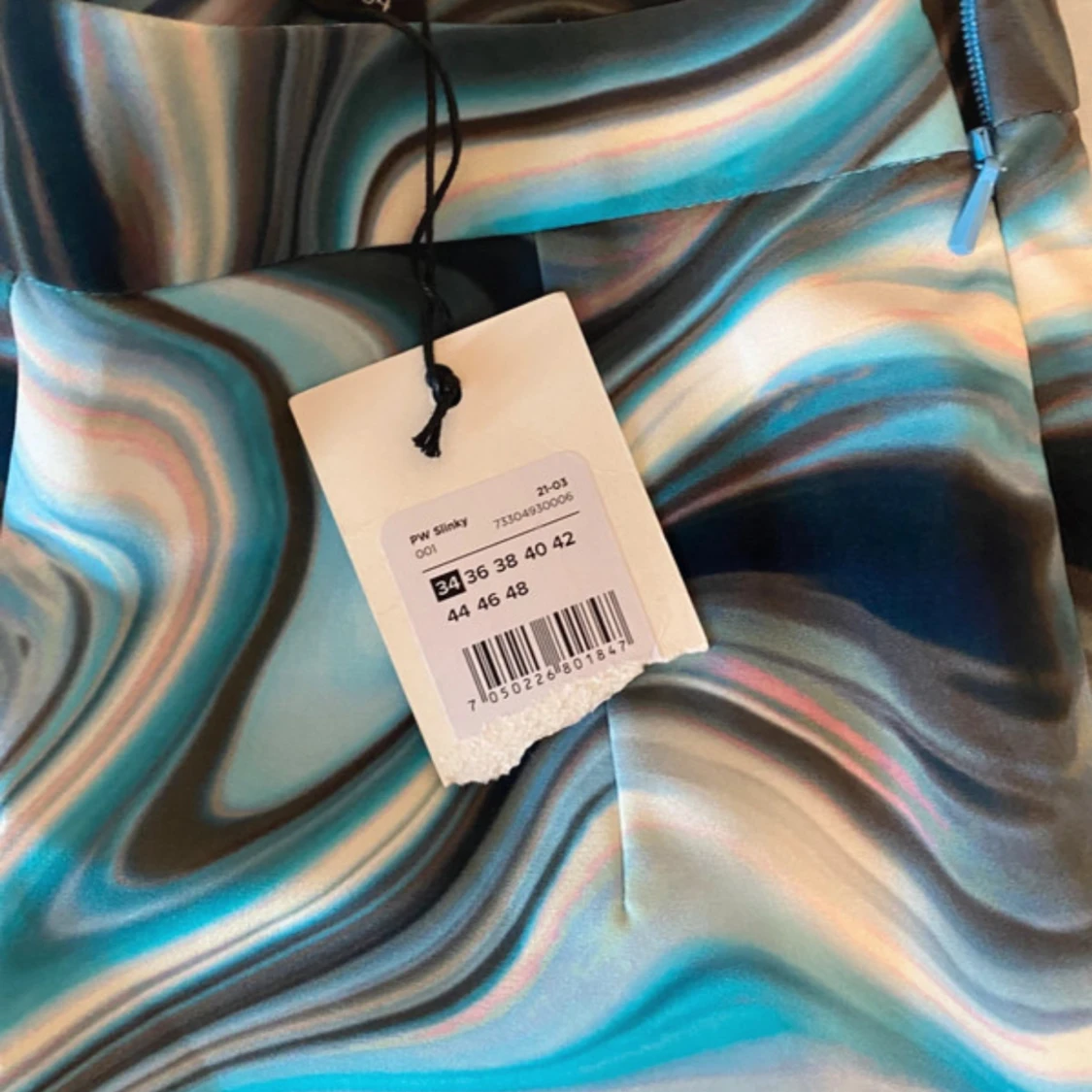 Blå mönstrade byxor med vågigt mönster - 2