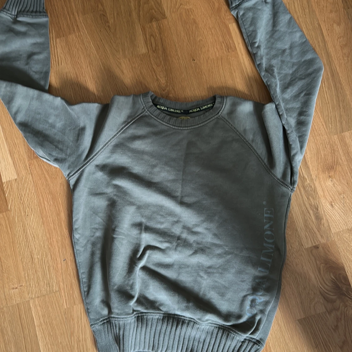 Grå sweatshirt från Acqua Limone - 1