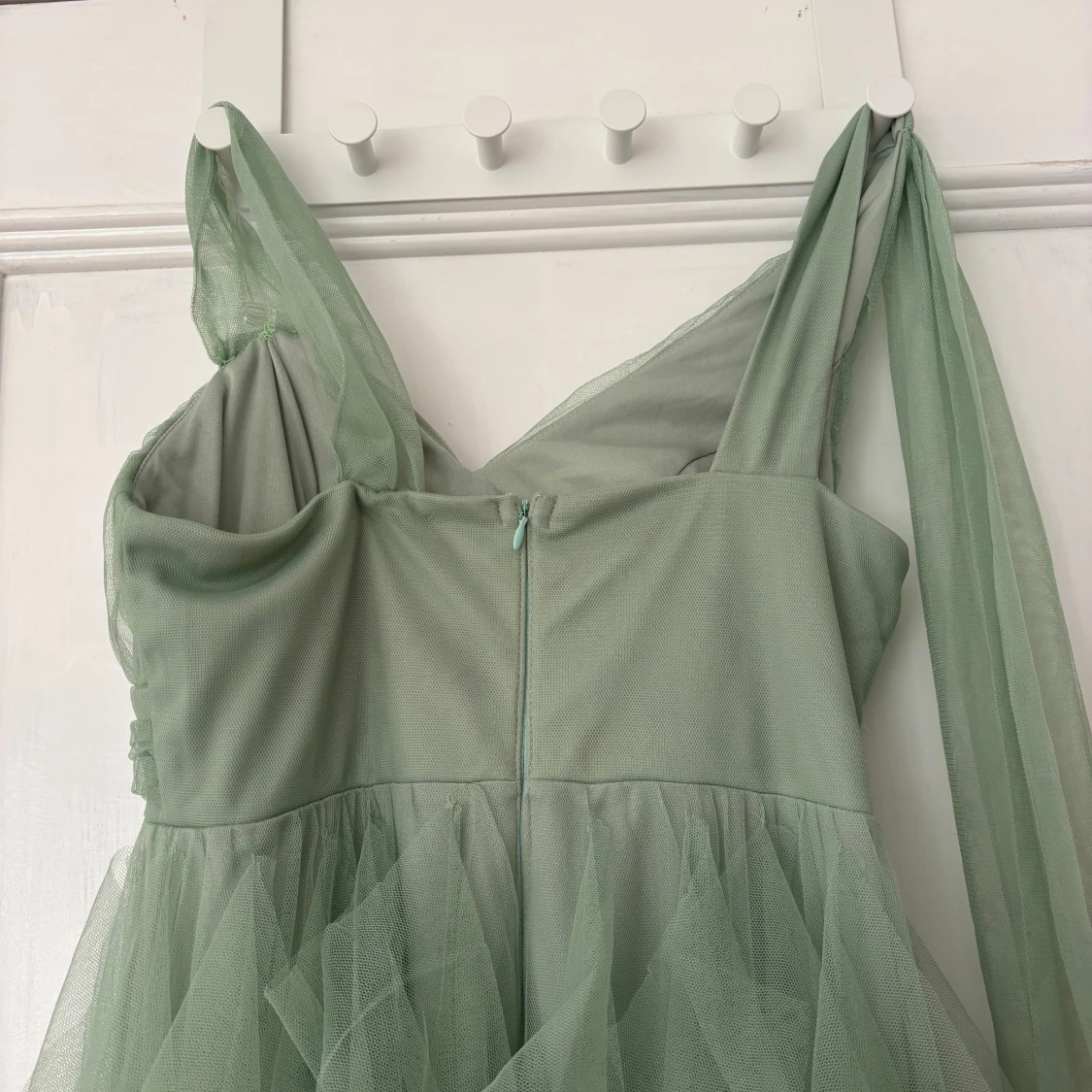 Ljusgrön balklänning med volanger från QR Fashion - 2