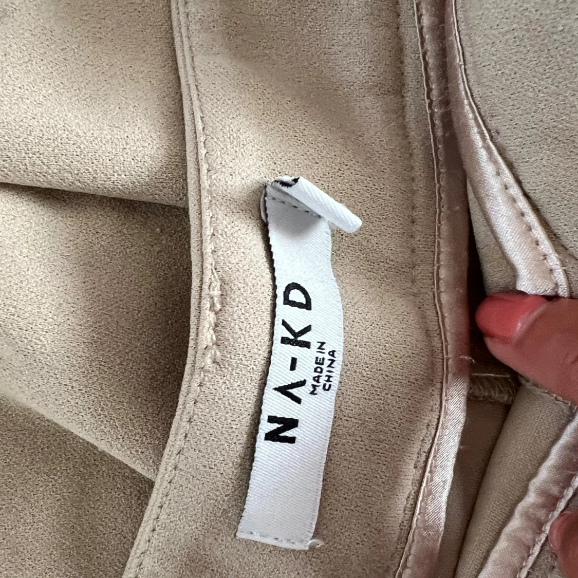 Beige kostymbyxor från NA-KD - 2